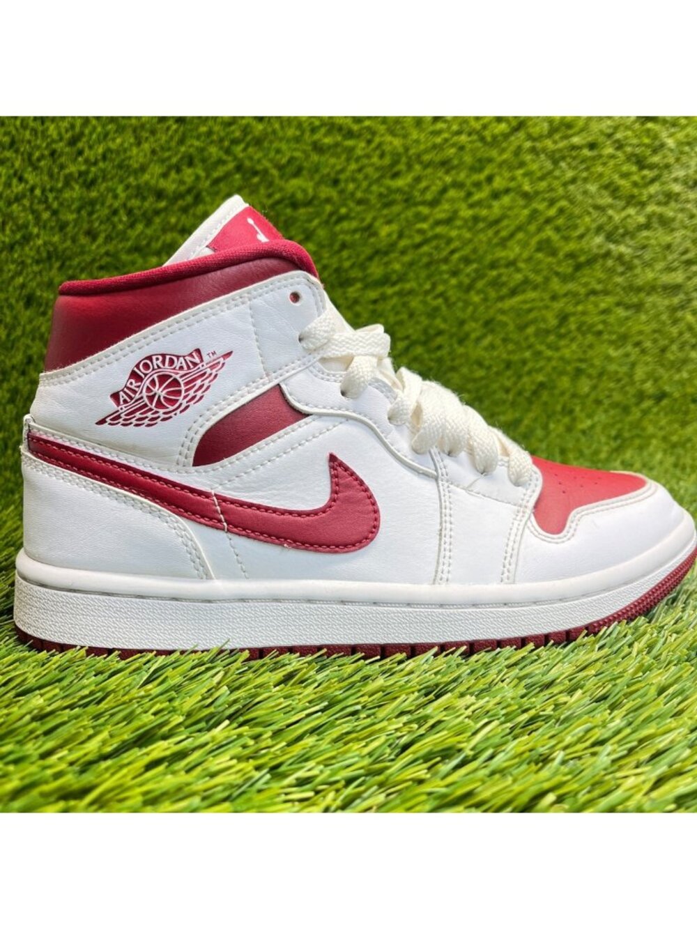 Nike Air Jordan 1 Mid Womens Size 6 White Red Athletic Basketball Shoes Sneakers